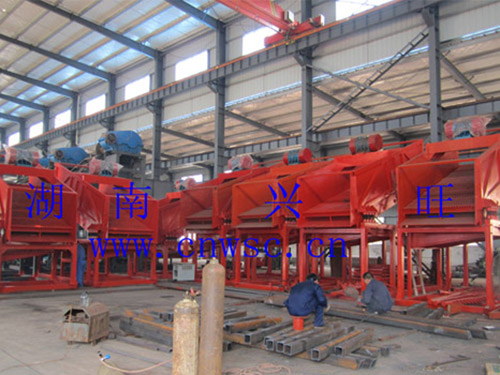 振動選金溜槽生產(chǎn)車間-2015-1