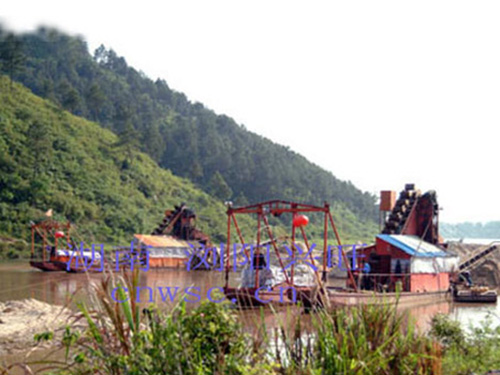 挖鐵砂、挖金兩用船